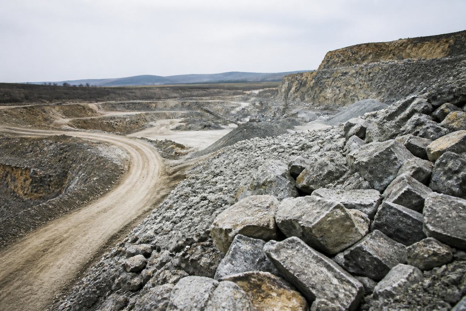 Colas Won 21 Sites in Hungary's 594-Kilometre Road Renewal. Its Own Quarry Chief Says Nobody Has Planned Where the Stone Comes From