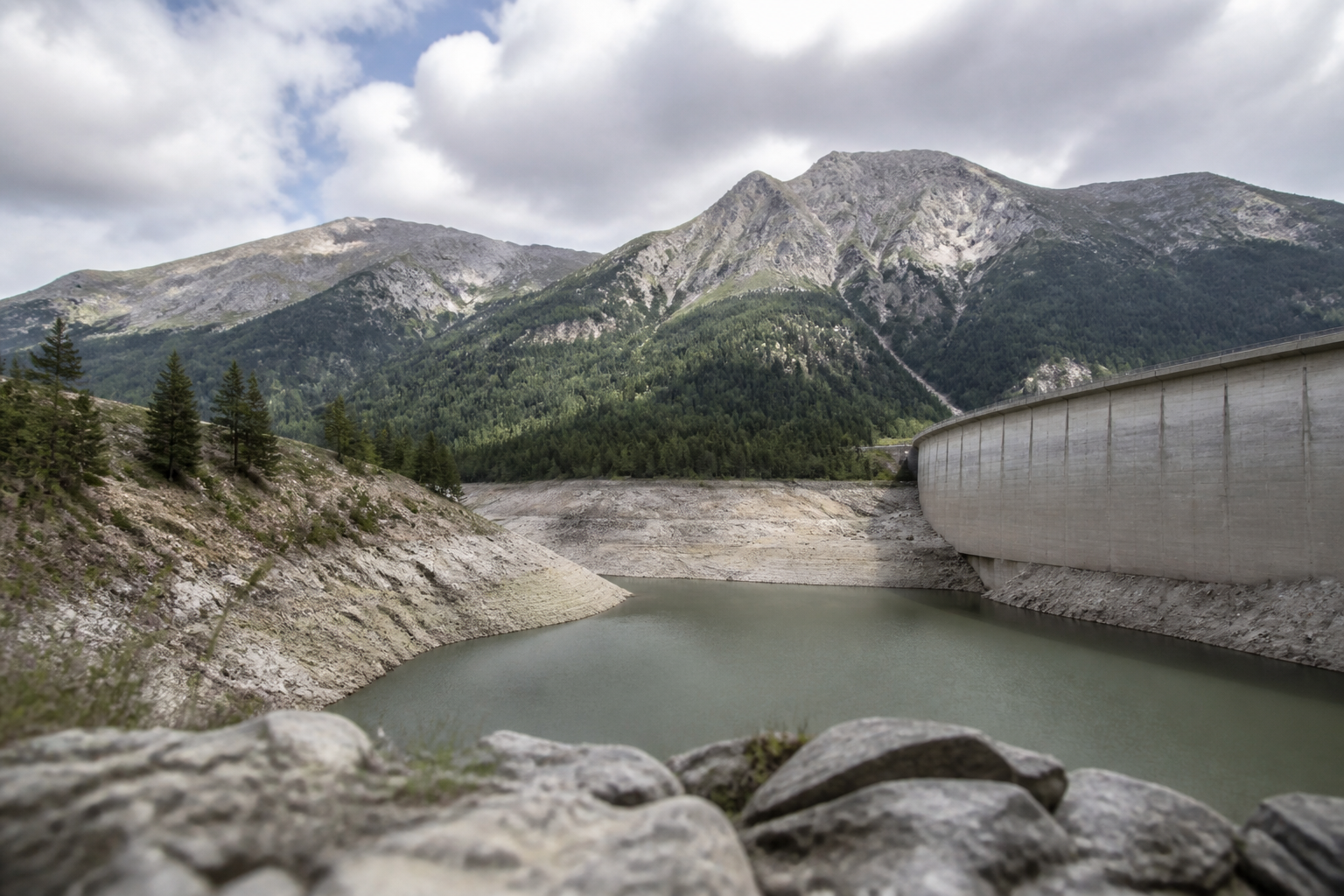 VERBUND Is Missing a Third of Its Water and a Quarter of Its EBITDA. Europe's Cheapest Flexibility Just Became a Weather Bet